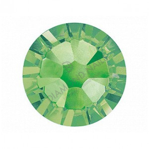 Swarovski v.zöld SS3 kristály  100db