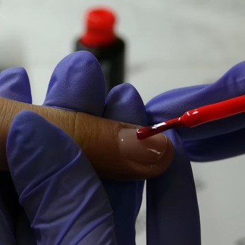 Video - Gél lakk felvitele - Hogyan vigyük fel a gél lakkot a körömre?