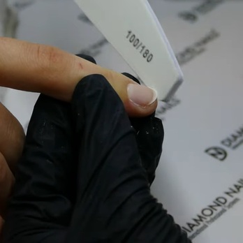 Video - Hogyan készítsük elő a műkörmöt? - Diamond Nails